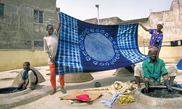 Indigo - Kofar Mata verfputten in Kano Noord-Nigeria - foto The Guardian