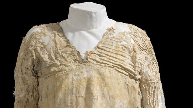De bovenkant en de mouwen van de Tarkhan Dress is van geplooid linnen - Egyptisch kledingstuk - Handwerkwereld