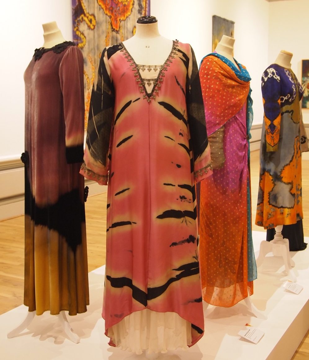 Een collectie mode-ontwerpen van Marian Clayden.
